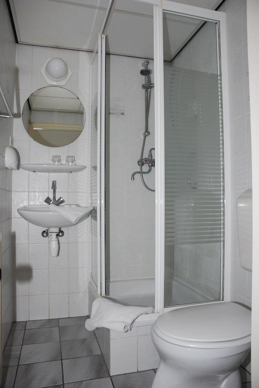 Bed And No Breakfast Joy Bed & Breakfast Noordwijk Room photo
